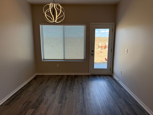 Foto del edificio - Brand New Spacious 2 bed/2.5 bath townhome...