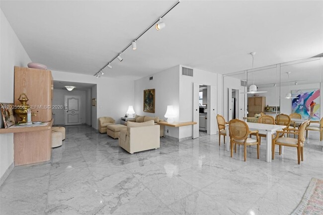Building Photo - 4925 Collins Ave