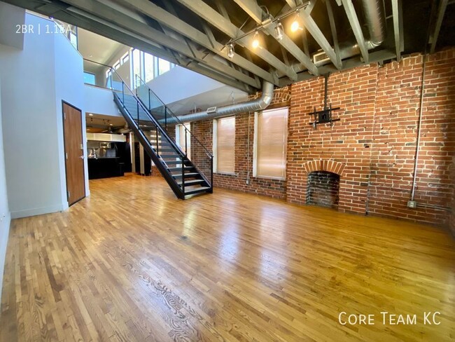 Foto del edificio - Stunning 2,000 sqft Loft For Rent in the C...