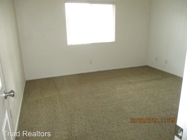 Building Photo - 73590 Sunnyslope Dr