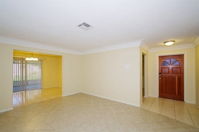 Building Photo - 568 Ironwood Dr