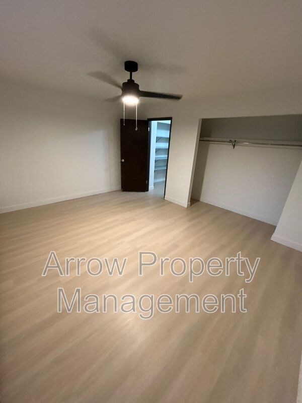Building Photo - 215 E Arbor Ave