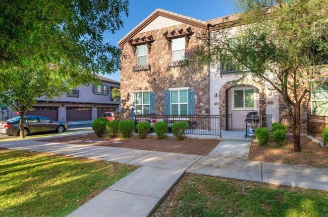 Foto del edificio - 2726 S Equestrian Dr