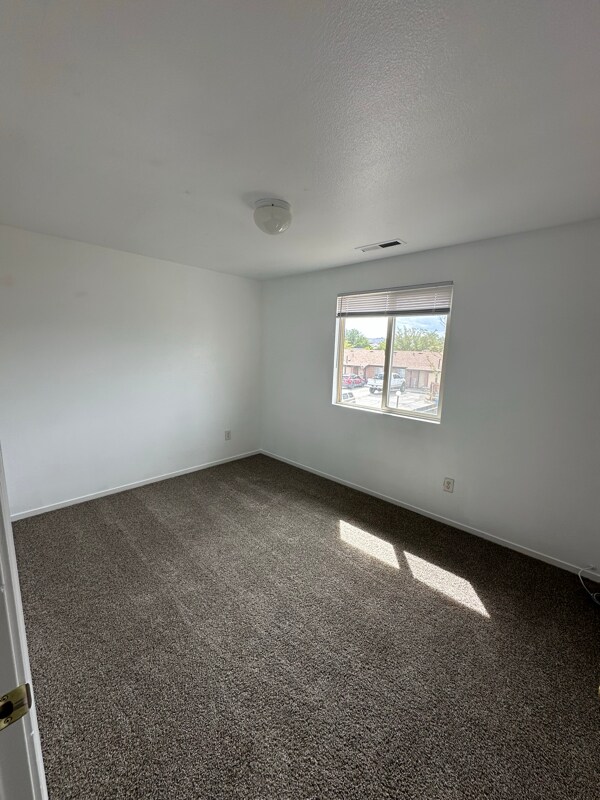 Foto del edificio - 1258 W Newlands Dr