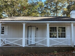 Building Photo - 4795 Manor Dr SW