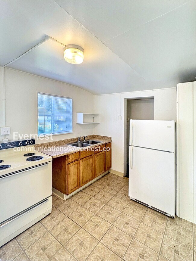 Foto del edificio - 43410 SE N Bend Way