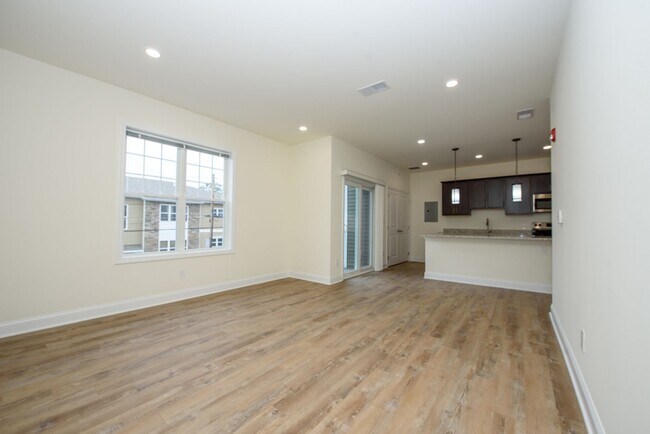 Foto del edificio - Luxury Living with Extra Space – 1 Bed + D...