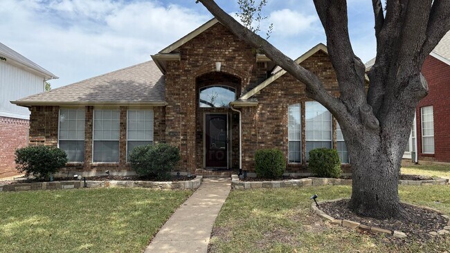Building Photo - 1629 Bennington Dr