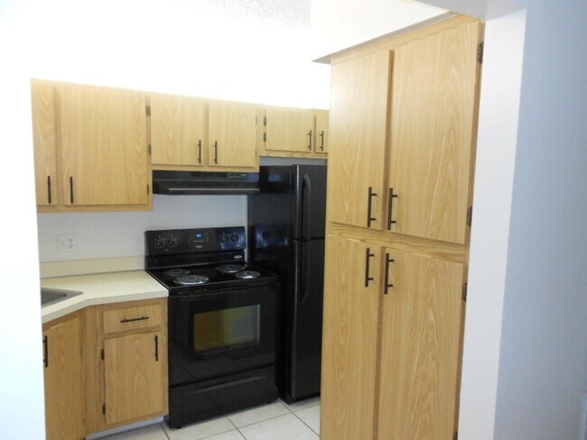 Building Photo - 3630 Alder Dr