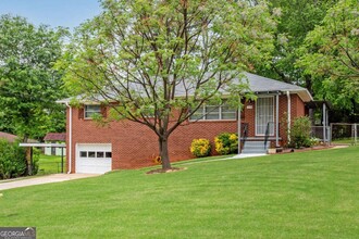 Building Photo - 718 Birchwood Ln SW
