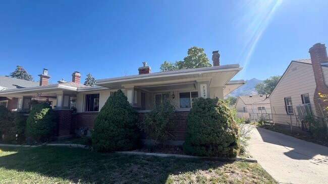 Foto del edificio - 3222-3224 S Adams Ave