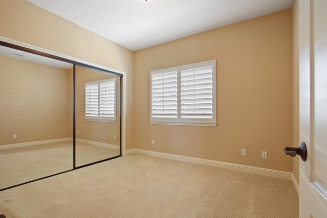 Building Photo - 1011 Green Ln