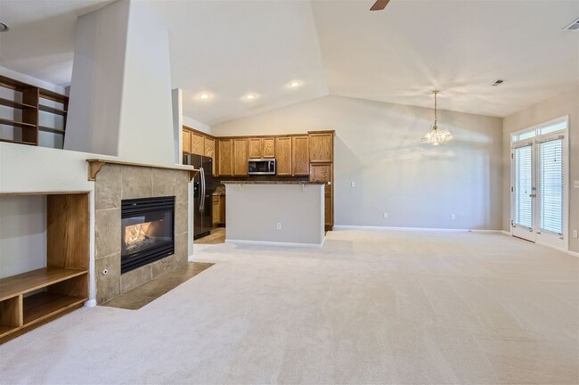 Foto del edificio - Newly Updated 3 Bedroom, 2 Bath Townhome I...