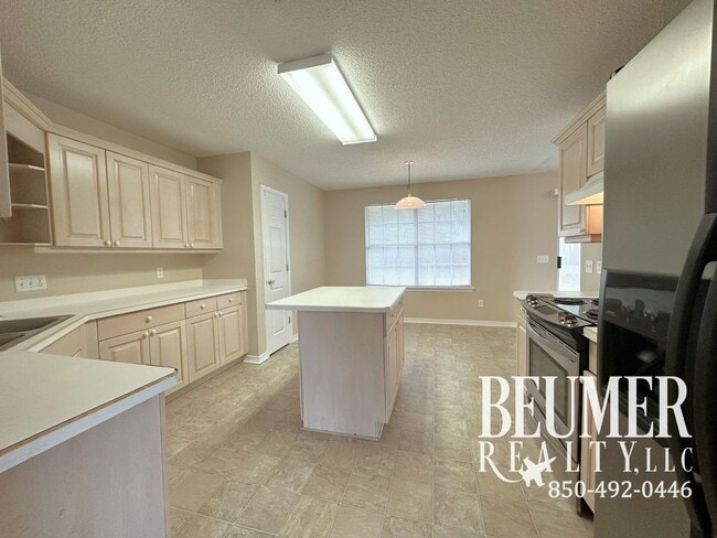 Building Photo - 3bd/2ba Home in Prime Location: Near Base, Close to Beaches!