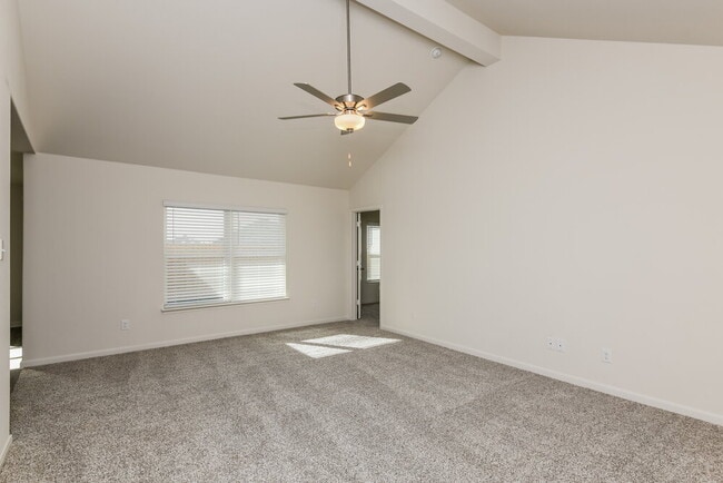 Building Photo - 1332 Redpine Dr