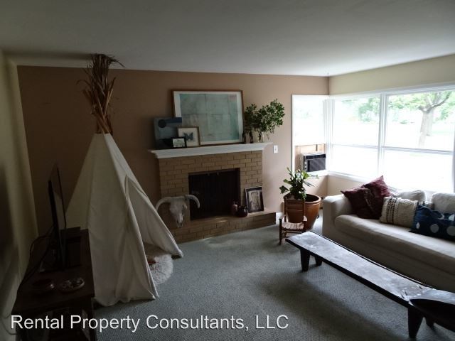 Building Photo - 3 br, 1.5 bath House - 2233 Cambridge Dr. SE