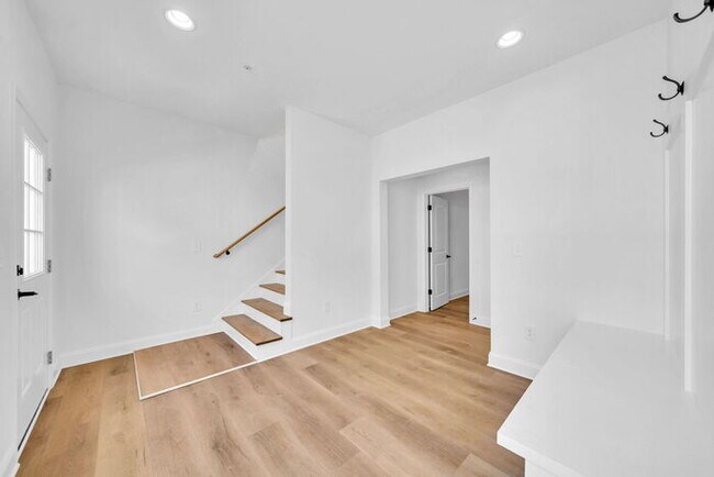 Foto del edificio - 201 Riverstone Commons Cir