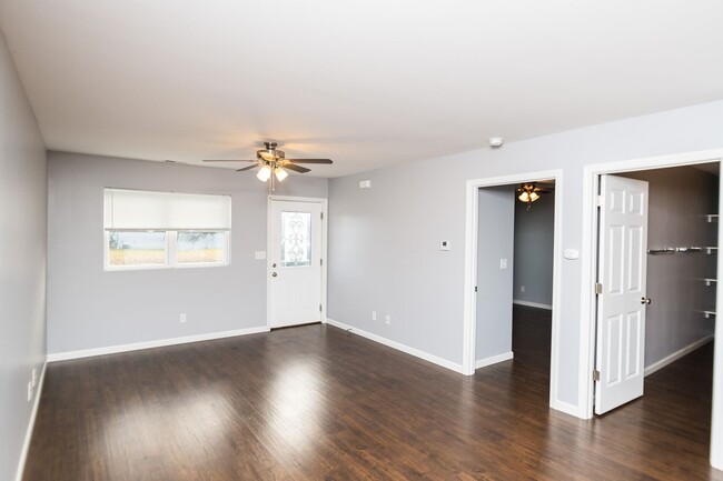 Foto del edificio - 2 bed 1 bath Duplex for rent in Lowell