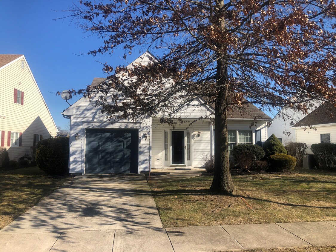 Front of House - 12 Sunset Ln