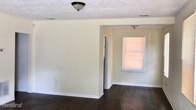 Foto del edificio - 2 br, 1 bath Apartment - 741 E 60th st