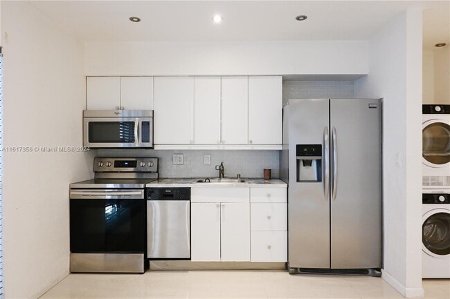 Building Photo - 317 Hendricks Isle