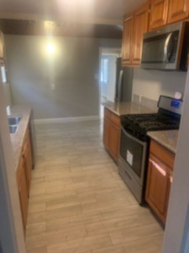 Foto del edificio - NE Bakersfield 4 Bedroom, 2 Bathroom Home.