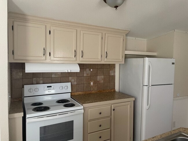 Building Photo - Blanchard 2 Bed 2 Bath Updated Home
