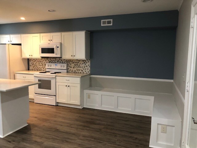 Otra vista del comedor - 614 Bay Tree Ct