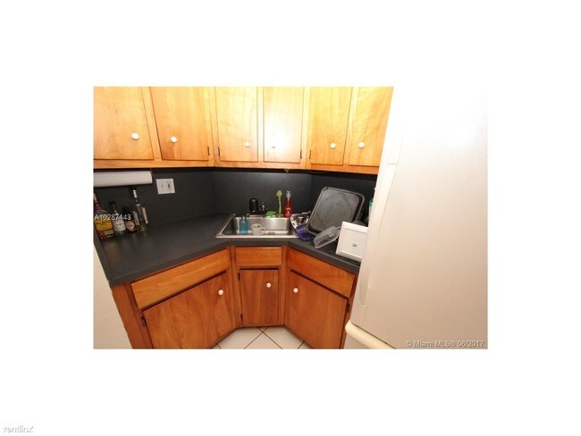 Building Photo - 1430 Brickell Bay Dr