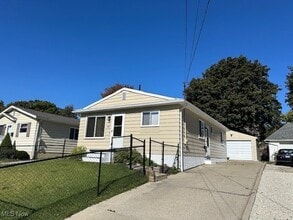 Building Photo - 807 Albemarle Ave