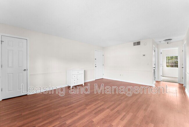 Building Photo - 201 Oakmont Ave
