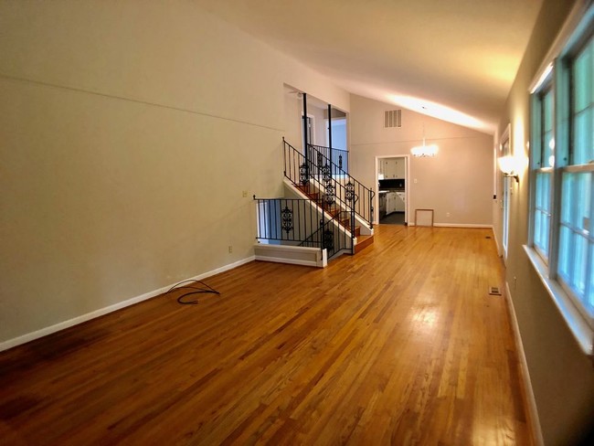 Building Photo - 5830 Woodhaven Cir