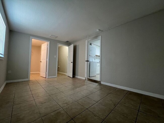 Building Photo - 809 1/2 W Warren St-