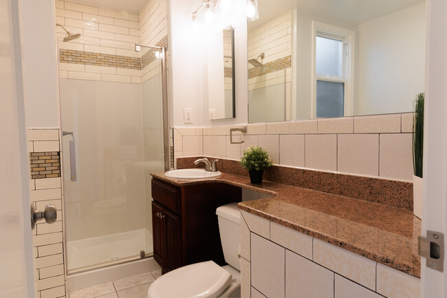 Shower - 557 42nd Ave