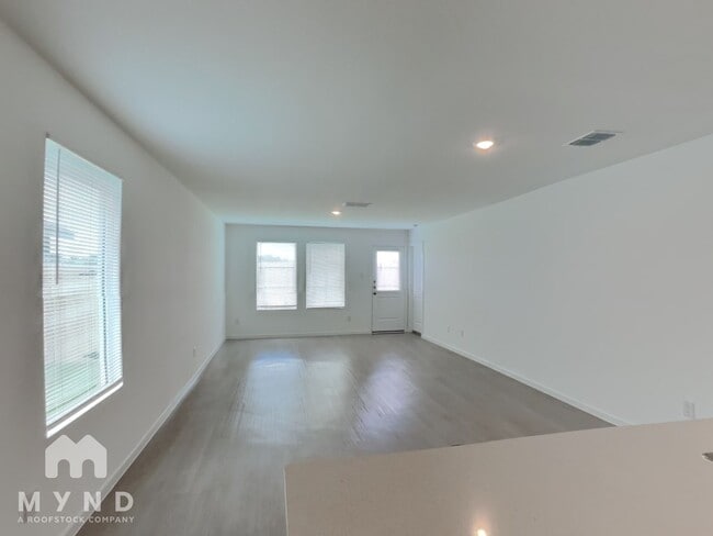 Building Photo - 213 Poplar Pl