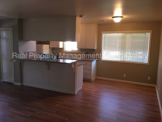 Building Photo - 4459 La Cresta Way