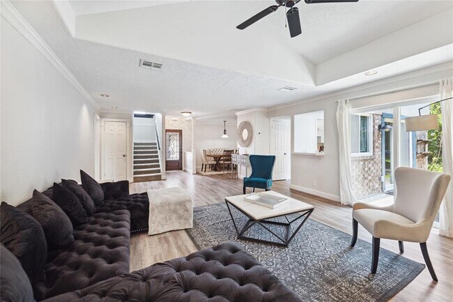 Foto del edificio - 1014 Park Knoll Ln