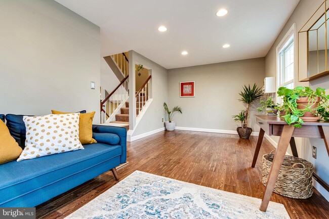 Building Photo - 6525 Sunburst Way