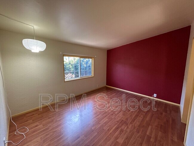 Foto del edificio - 554 Sanford Ave