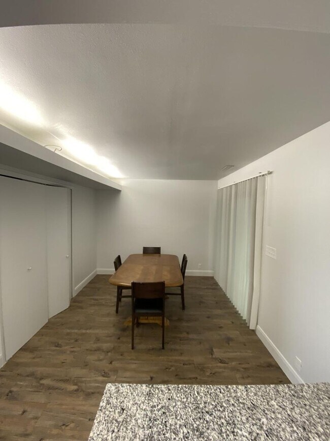Foto del edificio - 32 W 250 N
