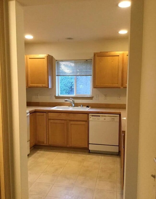 Building Photo - 4Bd/3Ba Bothell Home