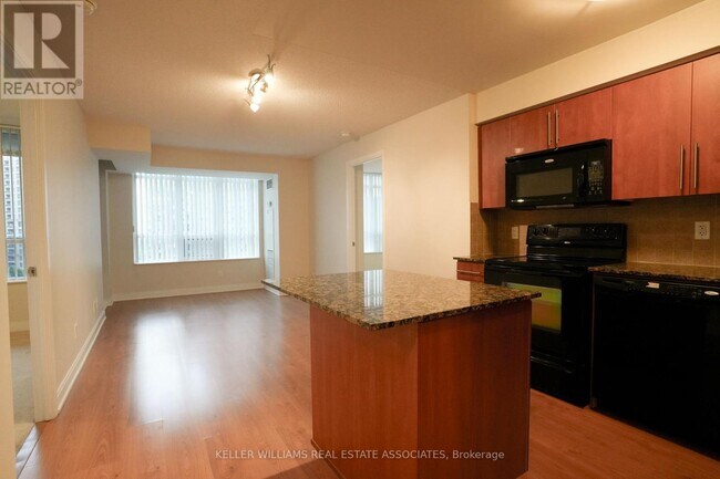 Building Photo - 330-330 Burnhamthorpe Rd W
