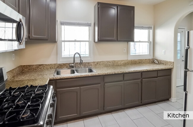 Kitchen - 1234 W 37th Dr