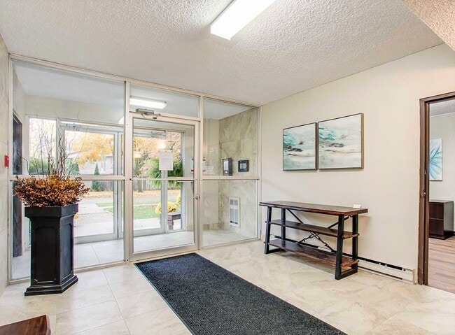 Building Photo - L&#039;Alpin Apartments