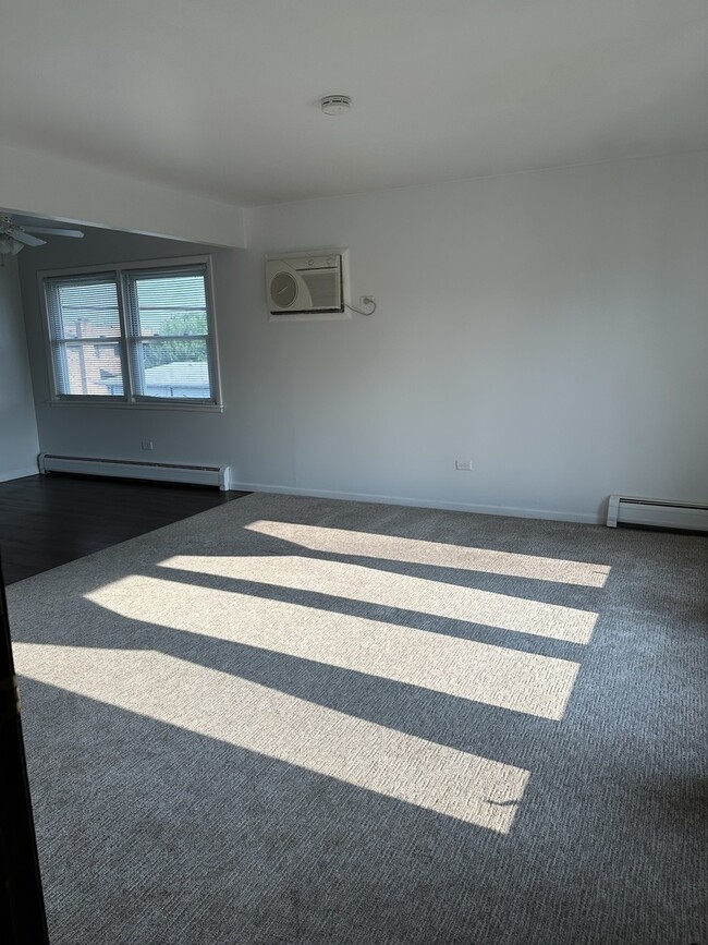 Building Photo - 4537 Maple Ave