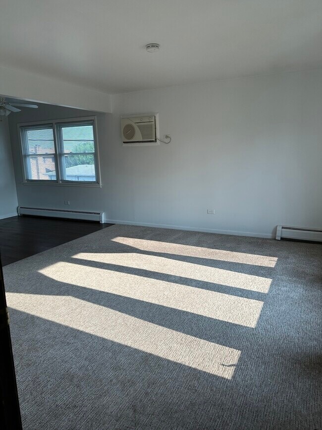 Foto del edificio - 4537 Maple Ave