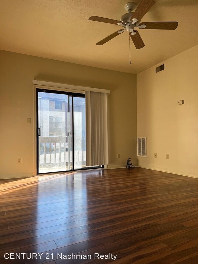 Building Photo - 1 br, 1 bath House - 14 Pacific Drive