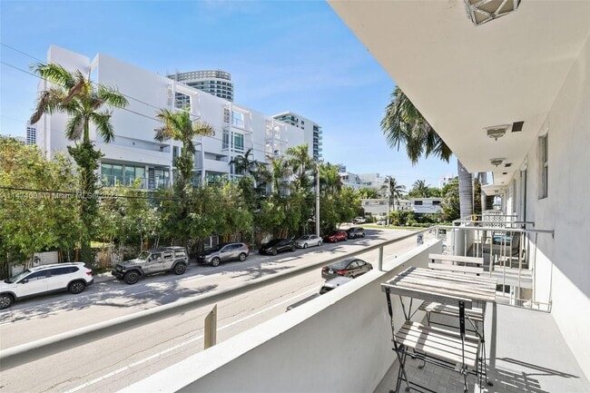 Building Photo - 1601 Bay Rd