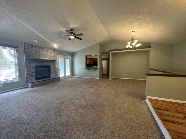 Foto del edificio - 7040 Woodbury St