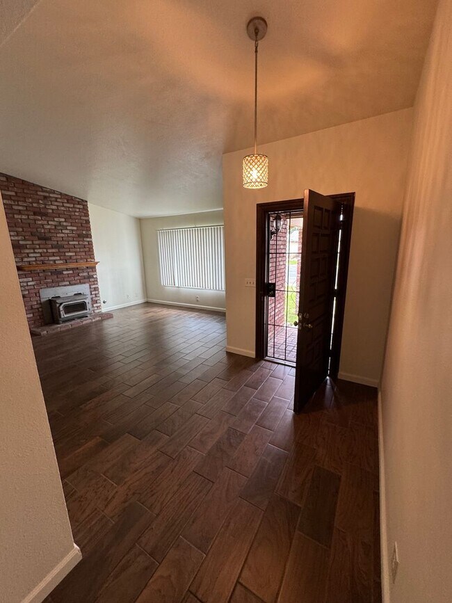 Building Photo - 1107 Wimbledon Dr